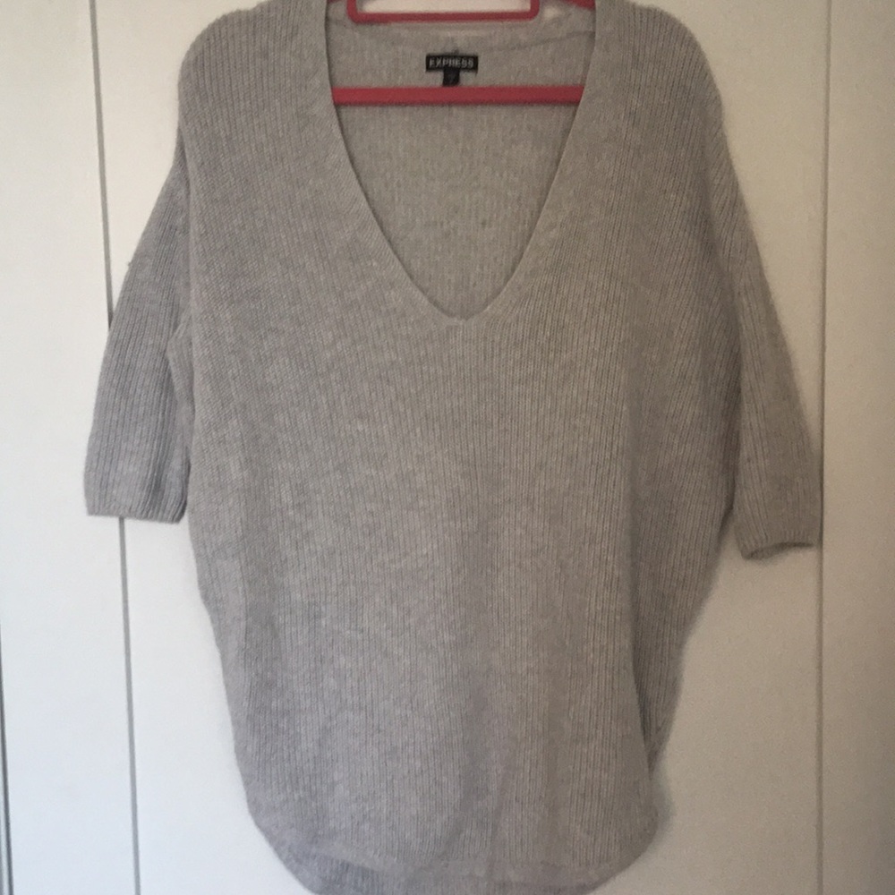Quarter sleeve light grey sweater